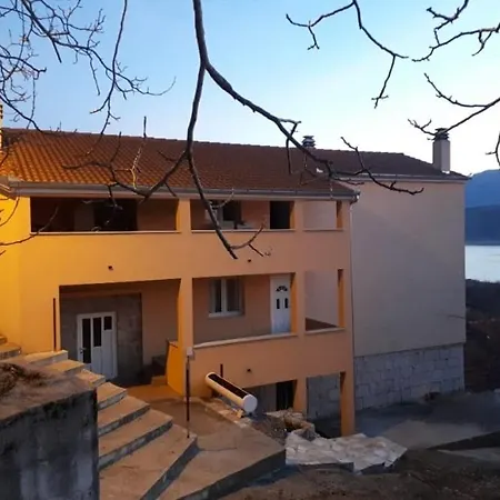 And Budisa Hétvégi ház *