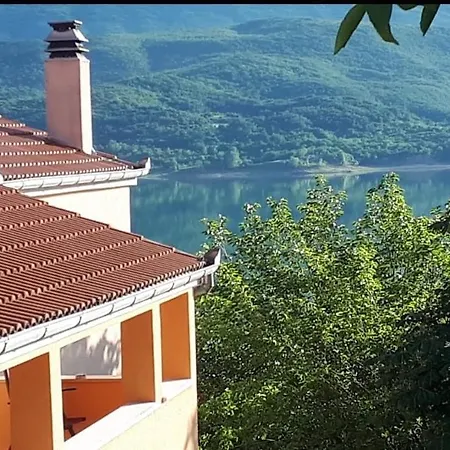 And Budisa Hétvégi ház *