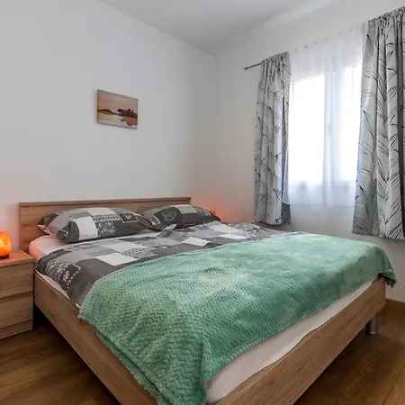 And Budisa Hétvégi ház *